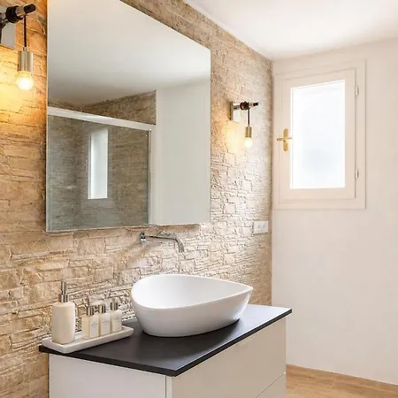 Villa With Pool E Jacuzzi Free Parking Ac San Lorenzo della Costa